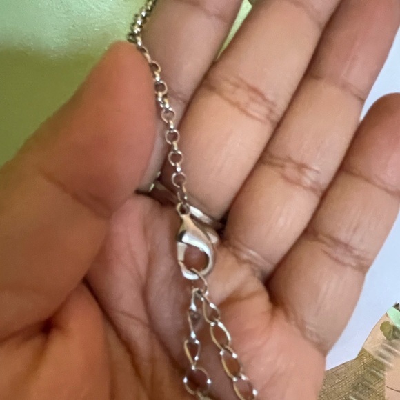Elegant Silver Key Pendant Necklace - Picture 7 of 7
